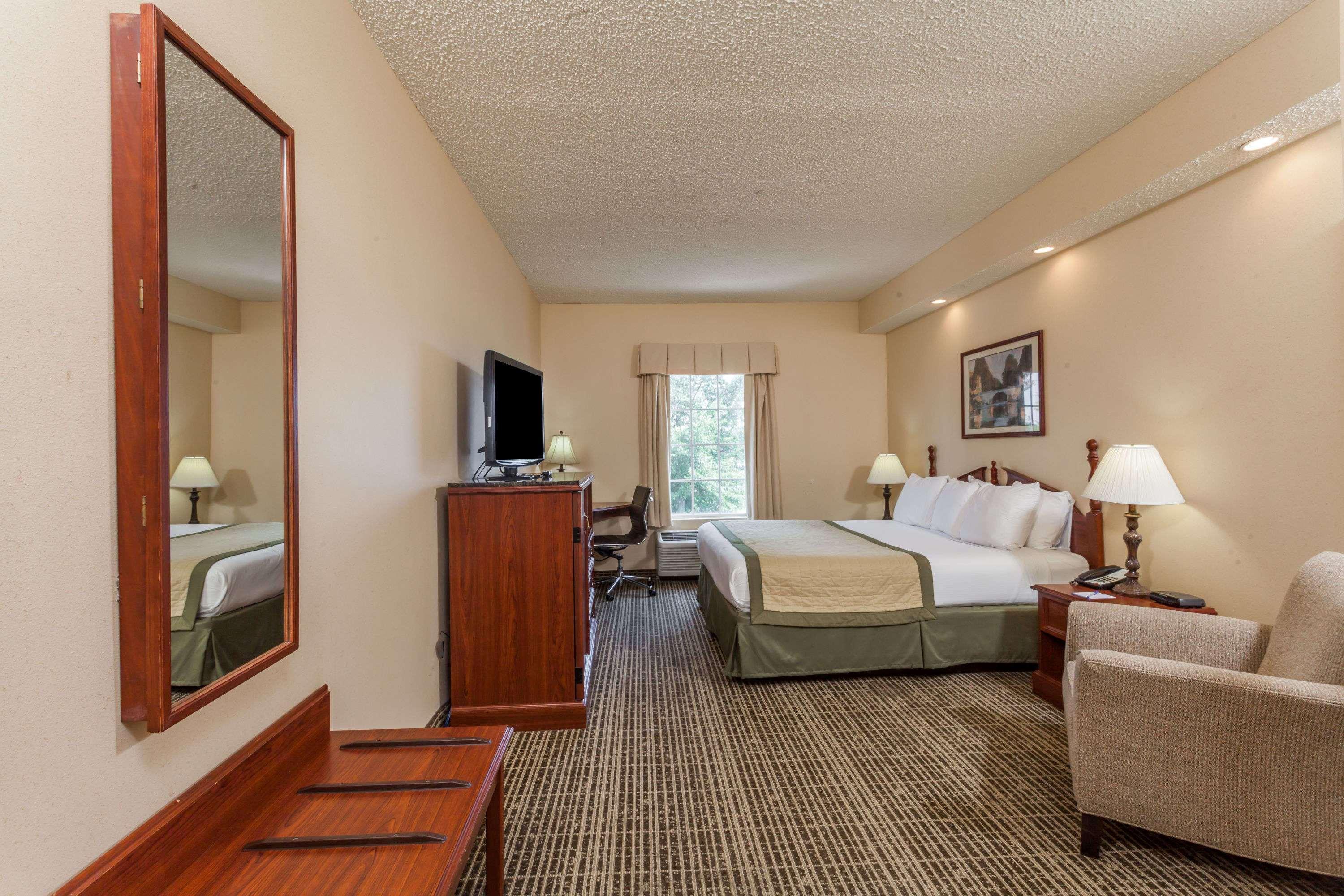 Baymont By Wyndham Columbia Maury Hotel Exterior photo